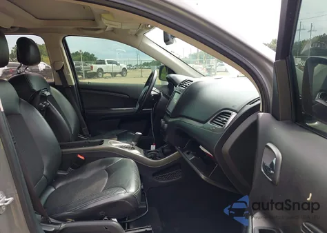 2020 Dodge Journey Crossroad z USA, uszkodzony, nr VIN 3C4PDCGBXLT264216